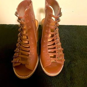 Heels that are barely worn and comfortable